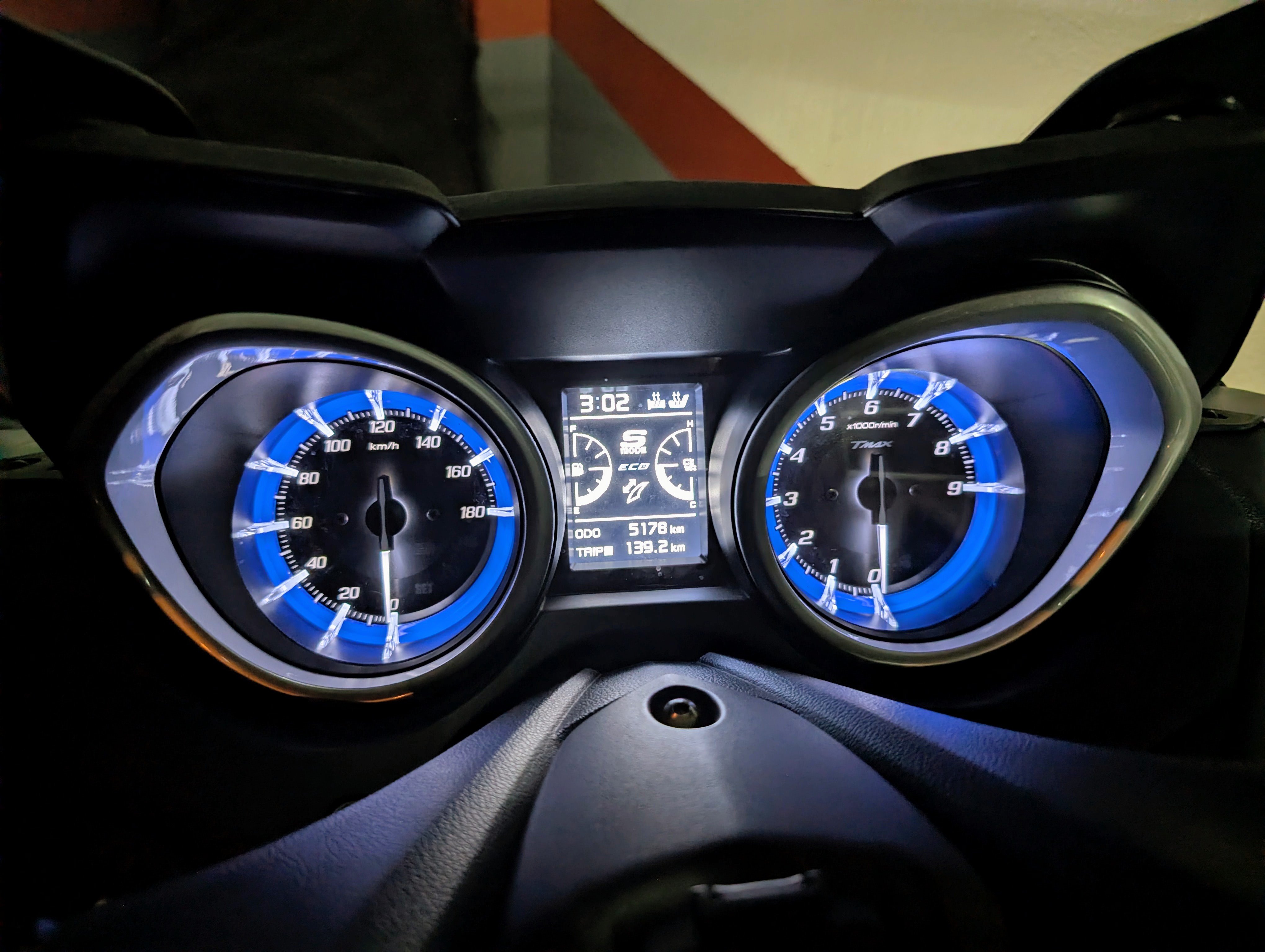 Cuadro TMAX DX 5178 km