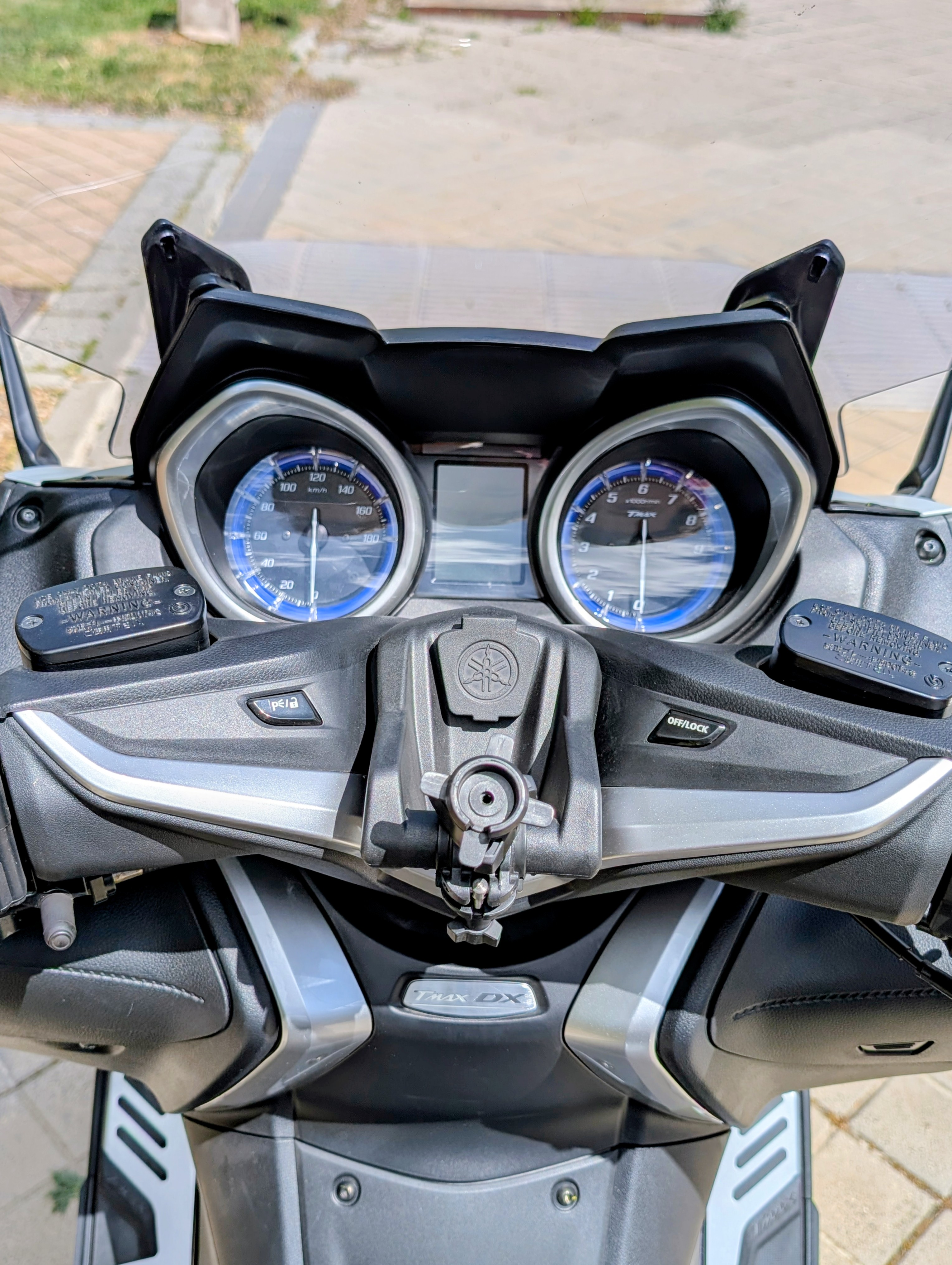 Cuadro de mandos TMAX DX